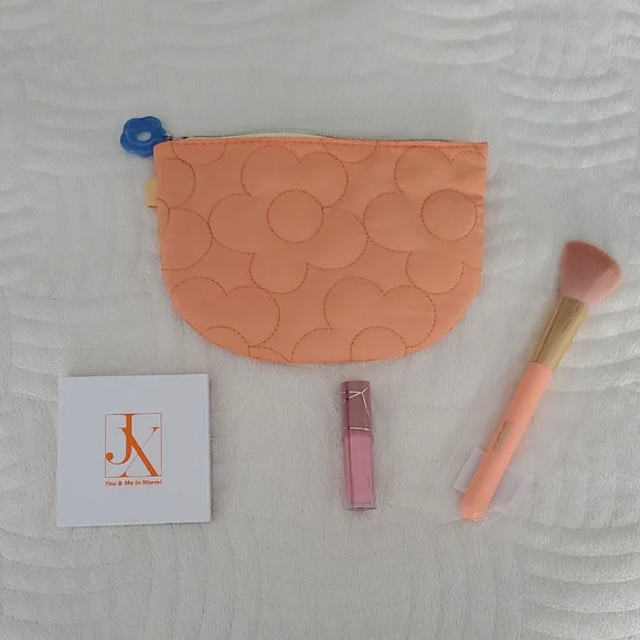 Make-up Bundle - Picture 3 of 11